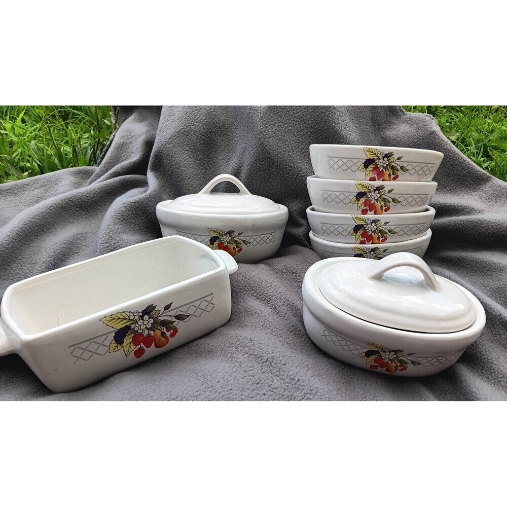 7pc Stoneware Bake & Serve Set Wild Strawberry Pattern Taiwan Cottage Grandma